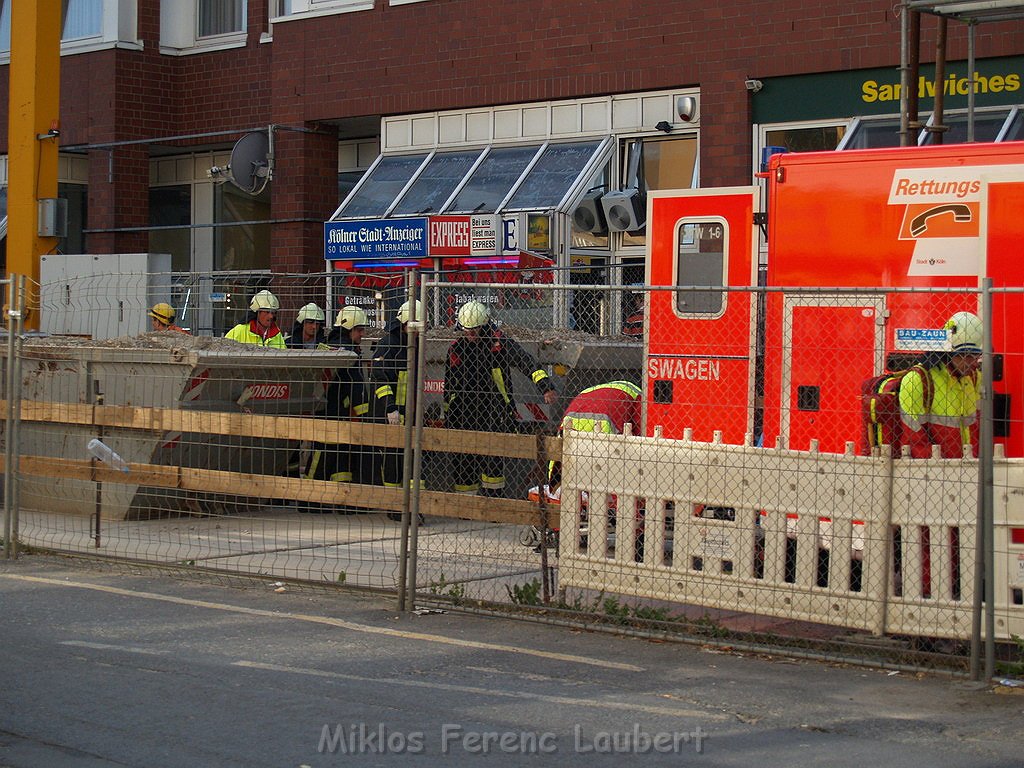 Arbeiter abgestuerzt Koeln Severinstr nahe Einsturzstelle Archiv P35.JPG